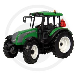 1:32 VALTRA C verde