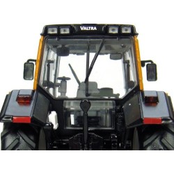 1:32 VALTRA 6850 Mezzo (orange)