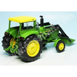 1:32 JOHN DEERE 3120 con cabina y pala