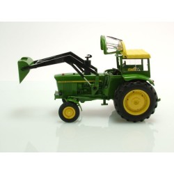 1:32 JOHN DEERE 3120 con cabina y pala