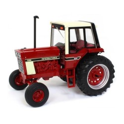 1:16 CASE IH 886