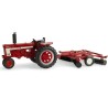 1:16 CASE IH 666 con grada de discos