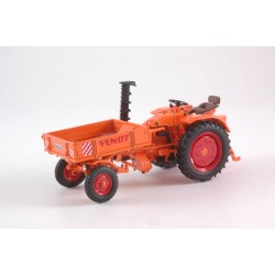 1:32 FENDT 231 GT con cajón y segadora