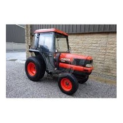 KUBOTA L3300 - Luna delantera inferior derecha