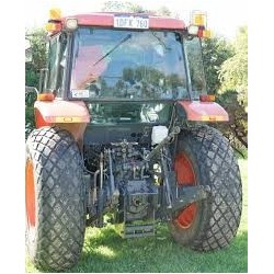 KUBOTA M105 S - Luna trasera inferior