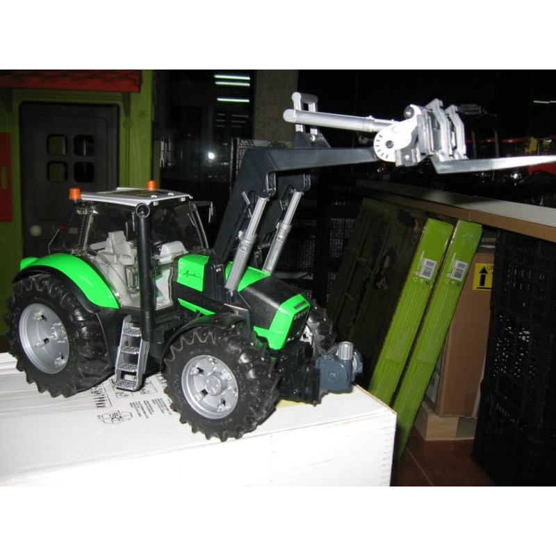 1:16 DEUTZ Agrotron X720 con pala y pincho