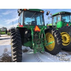 JOHN DEERE 7210 - Luna trasera