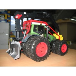 1:16 FENDT 936 Vario Forestal Doble Rueda