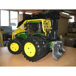 1:16 JOHN DEERE 7930 Forestal Doble Rueda