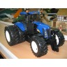  1:16 NEW HOLLAND T8040 Doble Rueda Trasera