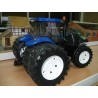  1:16 NEW HOLLAND T8040 Doble Rueda Trasera