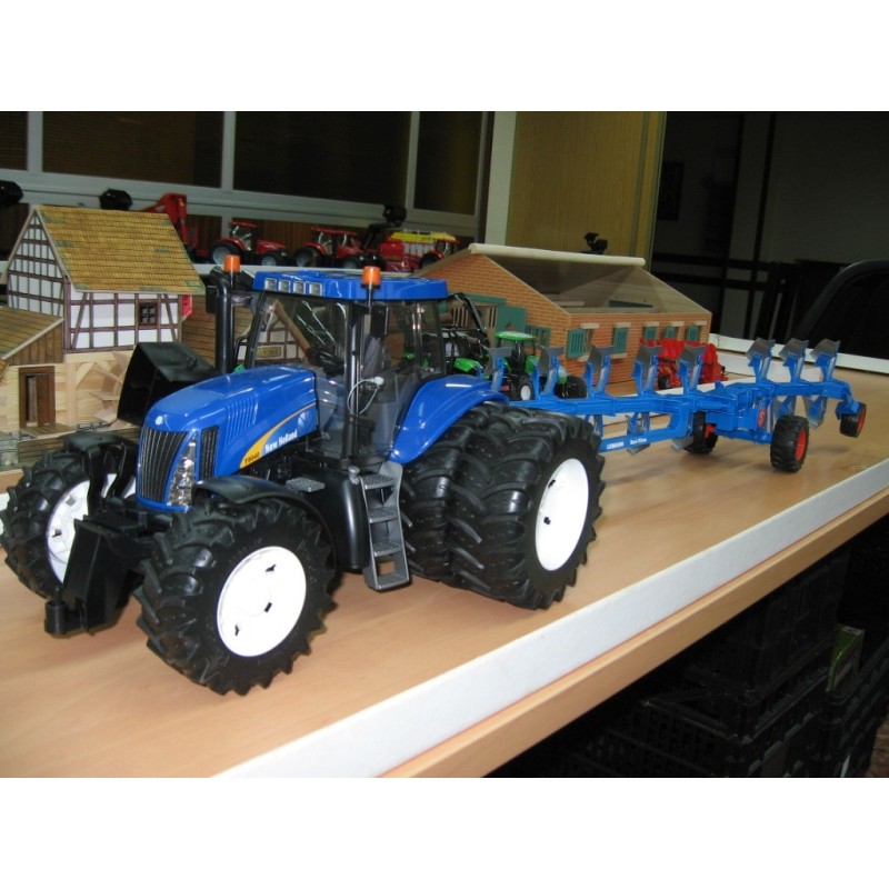  1:16 NEW HOLLAND T8040 Doble Rueda Trasera y Arado 8