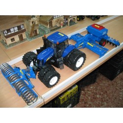  1:16 NEW HOLLAND T8040 Doble Rueda