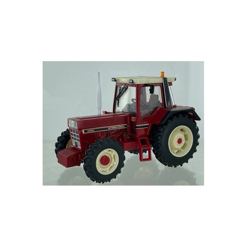 1:32 CASE 1056 XL 4WD International