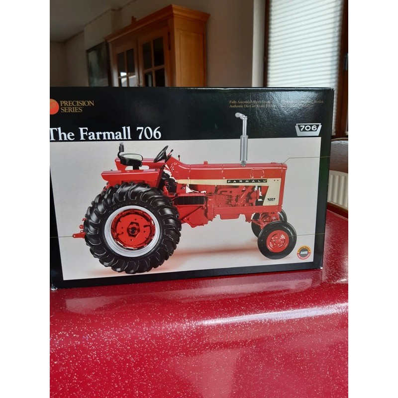 1:16 Metal: CASE IH Farmall 706