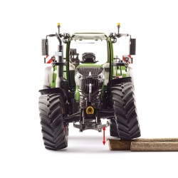 1:32 FENDT 724 Vario con pala