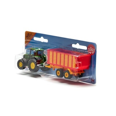 JOHN DEERE con remolque de ensilado.