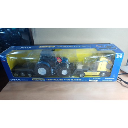 1:32 NEW HOLLAND T7070 en góndola